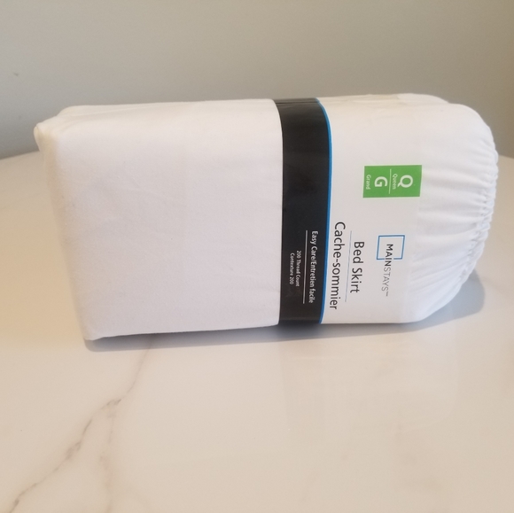 Queen bed skirt - Picture 3 of 3